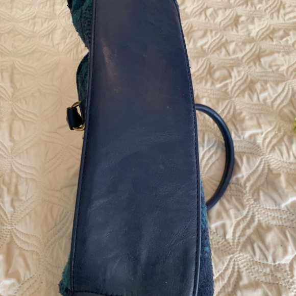 Tommy Hilfiger purse. Used. - Picture 7 of 7